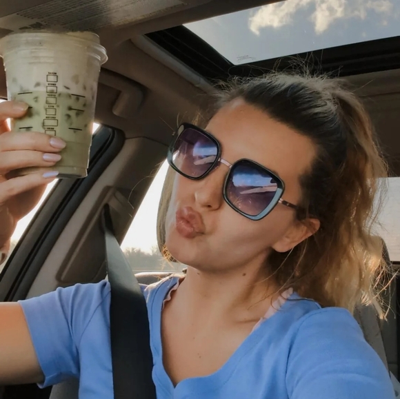 Meet your Posher, Cheyenne - Picture 5 of 12